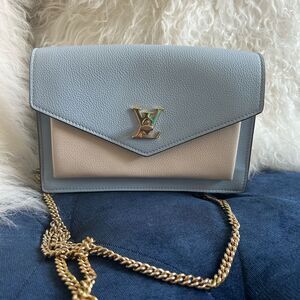 Louis Vuitton
Mylockme Chain Pochette